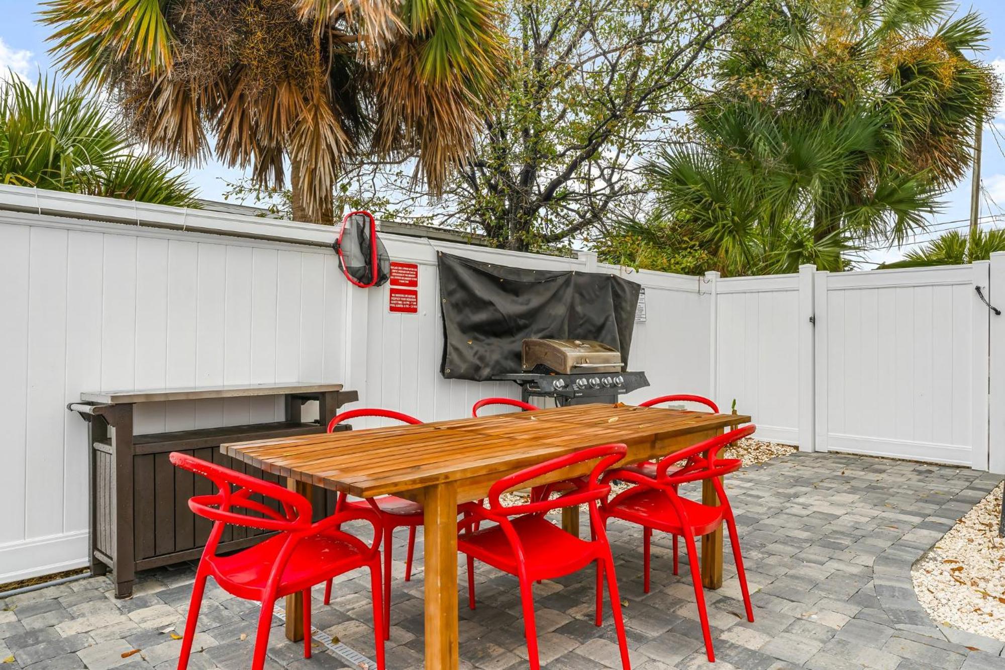 Double Dare 2 Pools Golf Grill Bar Games Nr Apartment